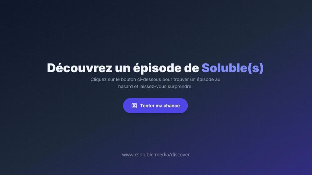 Page d’accueil du widget Soluble(s) avec le message « Découvrez un épisode de Soluble(s) », un bouton violet « Tenter ma chance » pour accéder à un épisode de podcast aléatoire. Fond sombre à motifs, design épuré et texte blanc et violet.